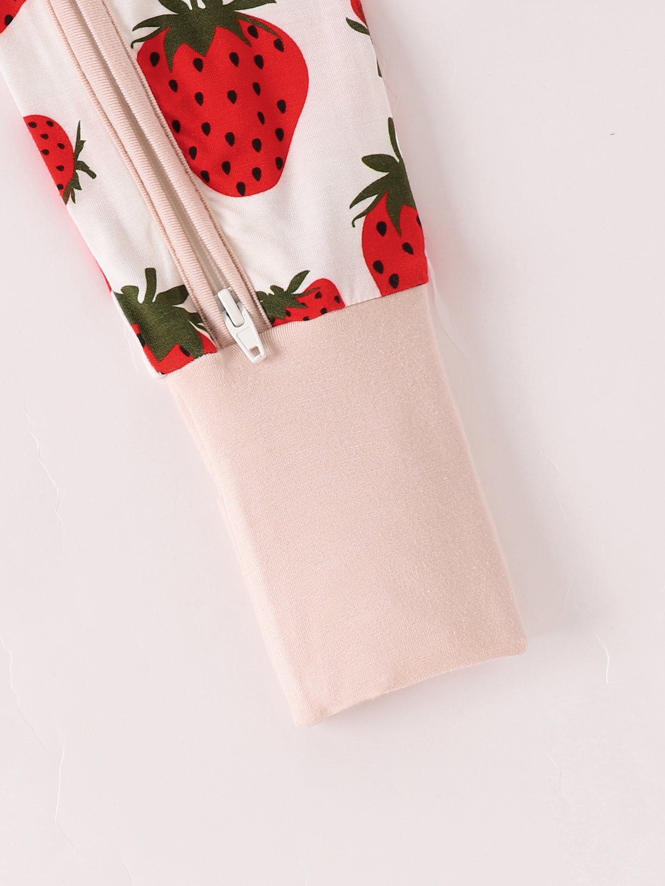 JUNBLEBABY-Strawberry Joy Baby Bamboo Convertible Zipper Romper Pajamas